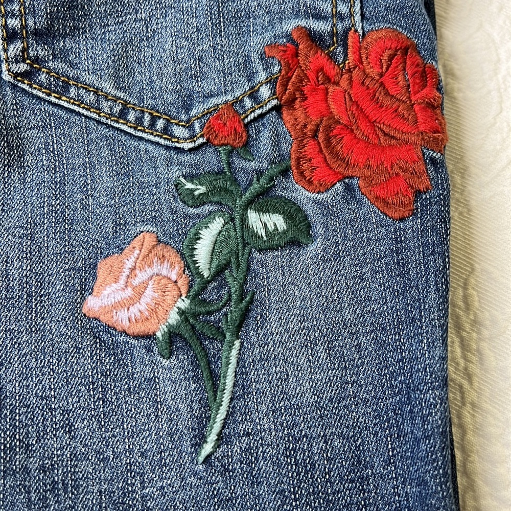 ⭐️Free People four season red rose embroidered jeans size 25 - Picture 4 of 12